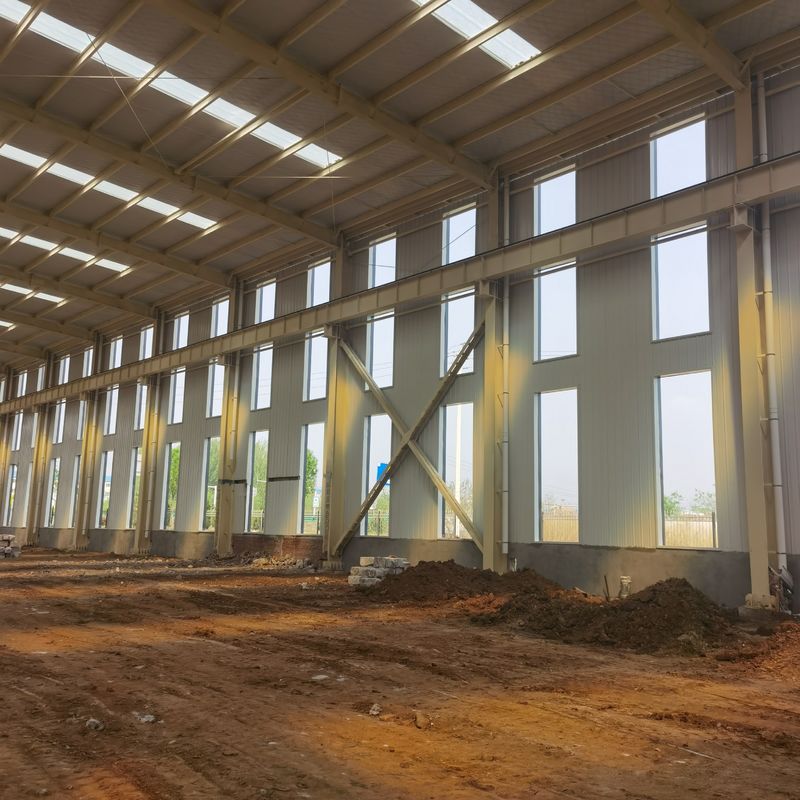 Construction d'un atelier de structures en acier industriel anti-corrosif à grande portée et résistant aux séismes