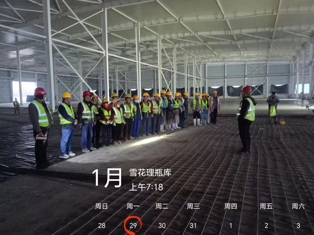 Construire un entrepôt d'acier conçu pour des bâtiments de grande hauteur et de grande envergure avec un atelier de structure en acier préfabriqué résistant aux ouragans