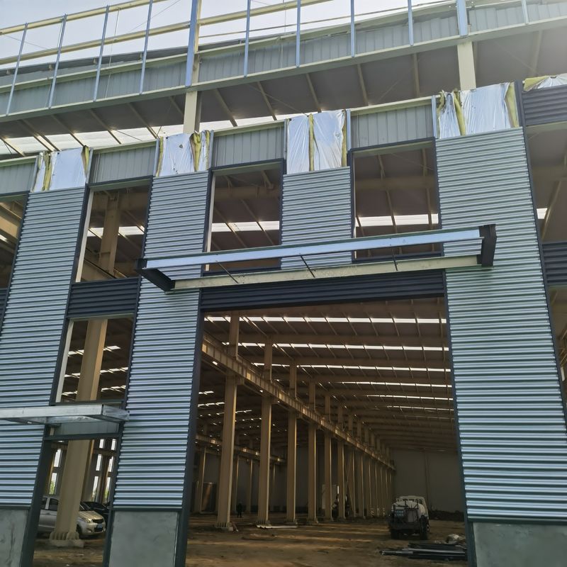 Construire un entrepôt d'acier conçu pour des bâtiments de grande hauteur et de grande envergure avec un atelier de structure en acier préfabriqué résistant aux ouragans