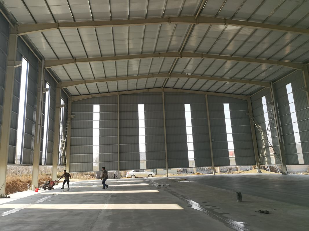 Construire un entrepôt d'acier conçu pour des bâtiments de grande hauteur et de grande envergure avec un atelier de structure en acier préfabriqué résistant aux ouragans